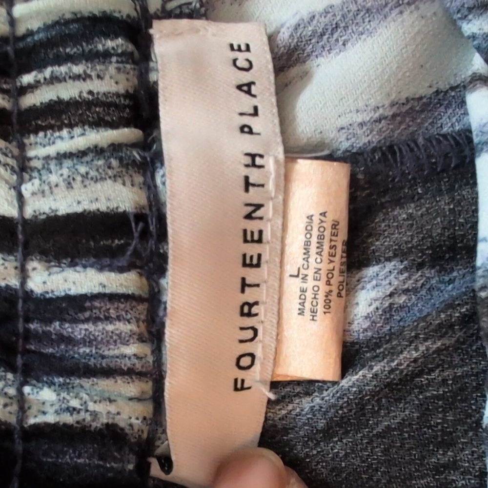 Fourteenth Place| Stylish Blue Tie Dye Like Patterned Skirt - Picture 3 of 11
